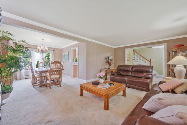 Chandelier, Dining room, Interior, Living room