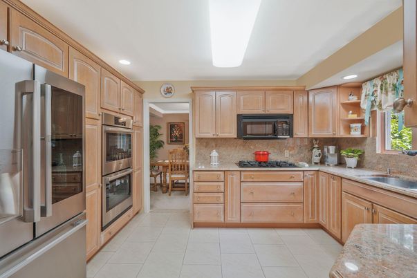 Dining room, Interior, Kitchen, Recessed Lighting, Stainless Steel Appliances