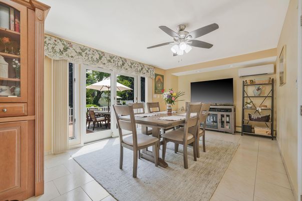 Dining room, Interior