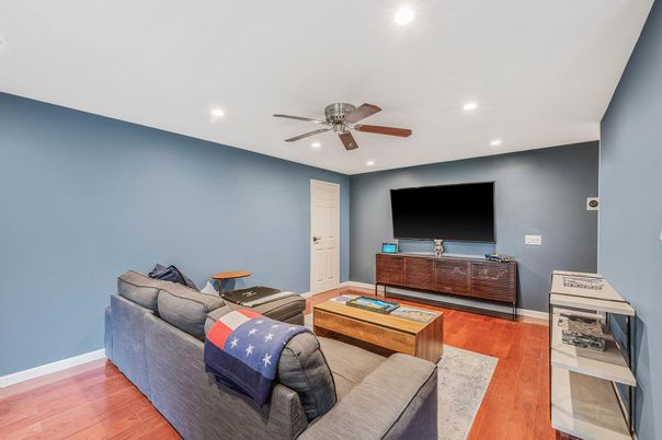 Interior, Living room, Recessed Lighting, Wood Texture Flooring