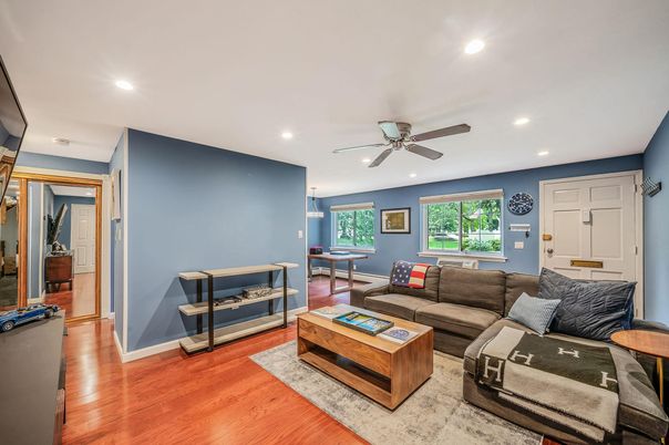 Interior, Living room, Recessed Lighting, Wood Texture Flooring