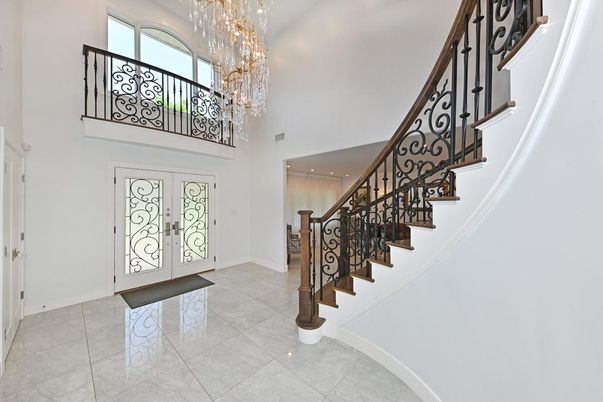 Chandelier, Interior