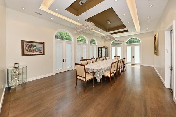 Chandelier, Dining room, Interior, Recessed Lighting, Wood Texture Flooring