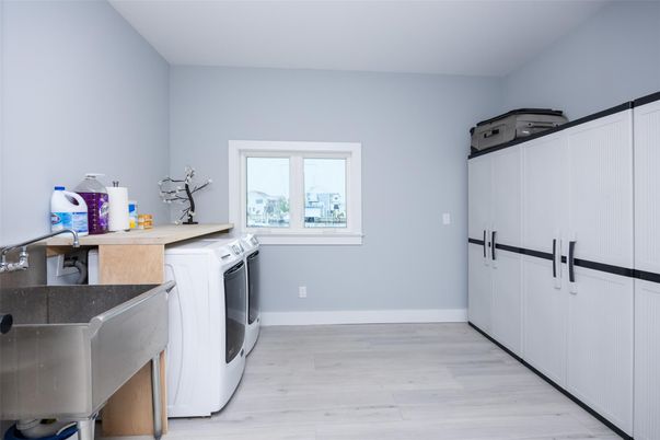 Interior, Washer, Wood Texture Flooring