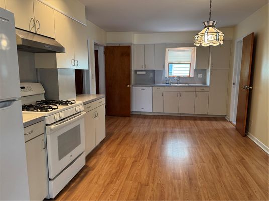 Interior, Kitchen, Pendant Lights, Wood Texture Flooring
