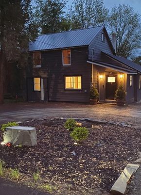 Exterior, Facade, Ranch