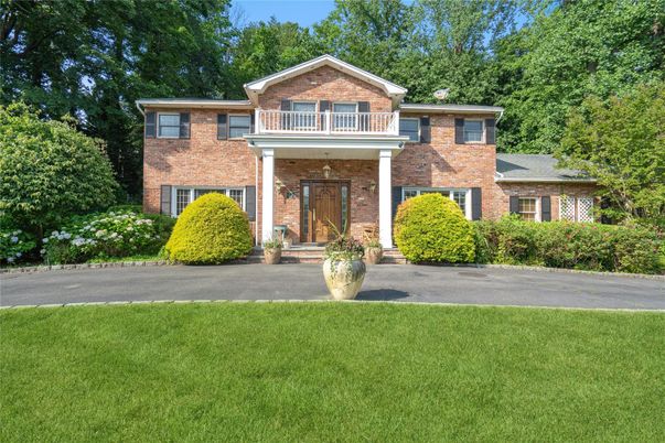 Exterior, Facade, Brick Facade, Split Level