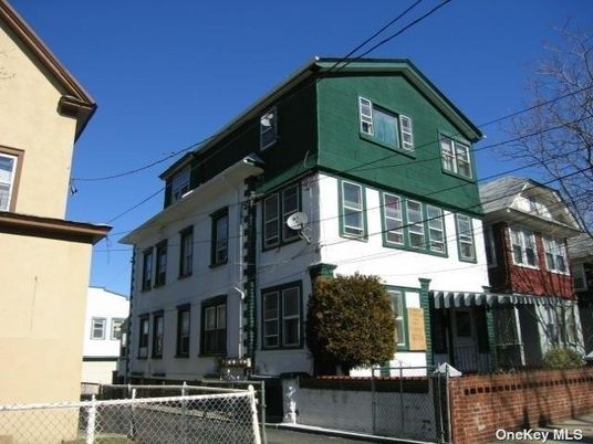 Exterior, Facade, Queen Anne Victorian
