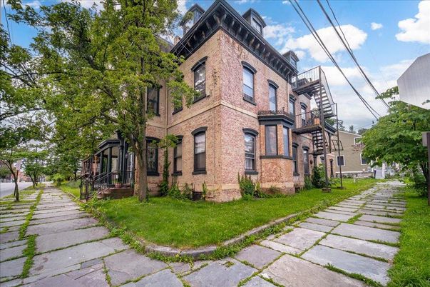 Exterior, Facade, Brick Facade, Rowhouse
