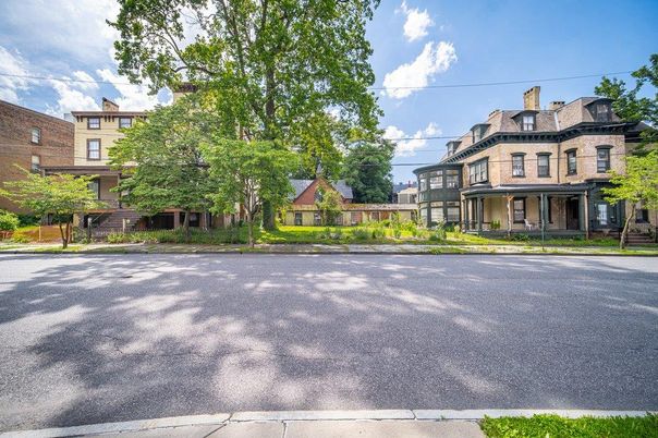 Exterior, Facade, Queen Anne Victorian