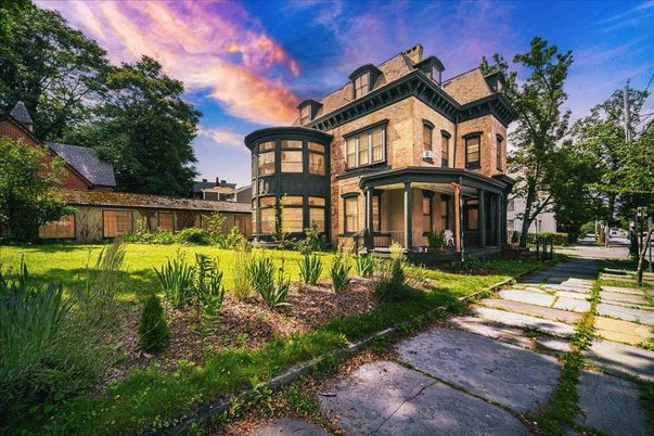 Backyard, Exterior, Facade, Queen Anne Victorian