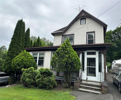 Exterior, Facade, Queen Anne Victorian