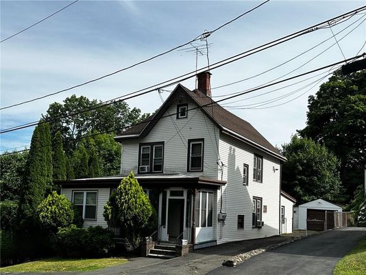Exterior, Facade, Queen Anne Victorian