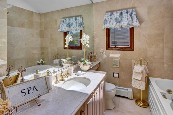 Bathroom, Dual Sink Vanities, Interior