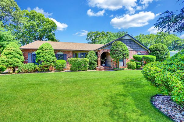 Backyard, Exterior, Facade, Brick Facade, Ranch