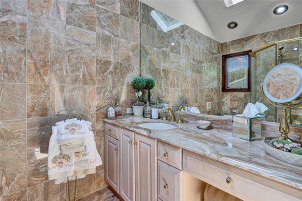 Bathroom, Interior, Recessed Lighting