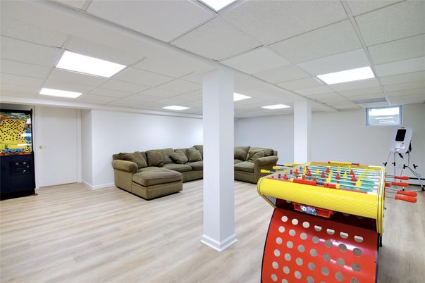 Interior, Recessed Lighting, Wood Texture Flooring