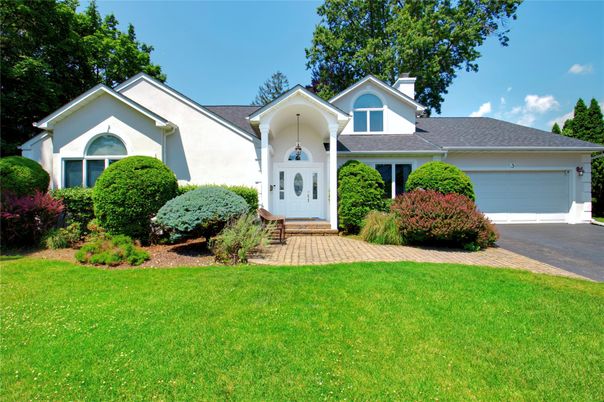 Attached, Exterior, Facade, Ranch