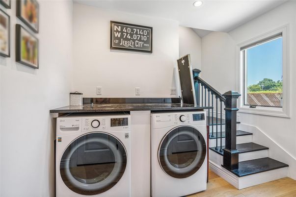 Interior, Recessed Lighting, Washer, Wood Texture Flooring