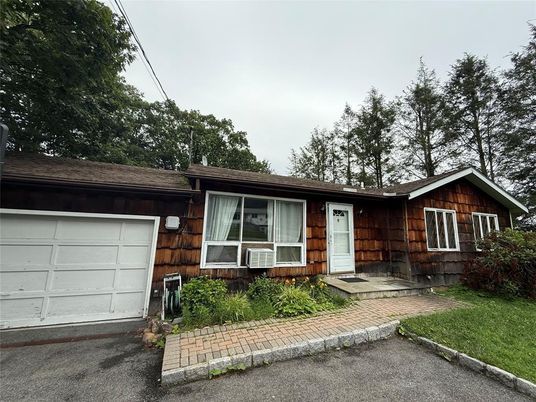 Attached, Exterior, Facade, Ranch