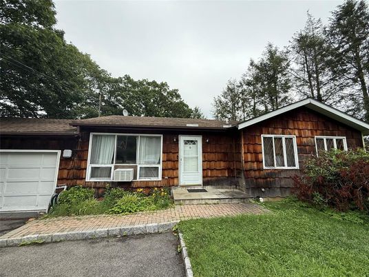 Attached, Exterior, Facade, Ranch