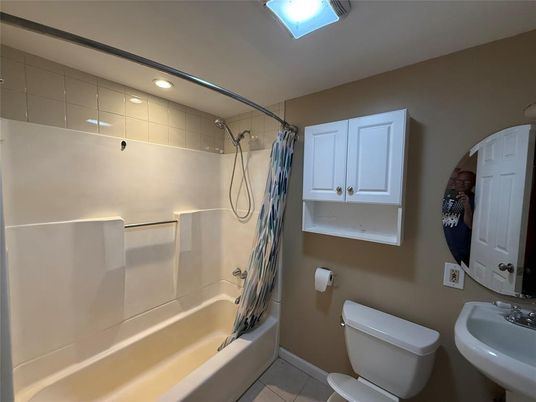 Bathroom, Interior, Recessed Lighting
