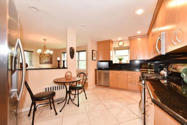 Chandelier, Dining room, Interior, Kitchen, Recessed Lighting, Stainless Steel Appliances