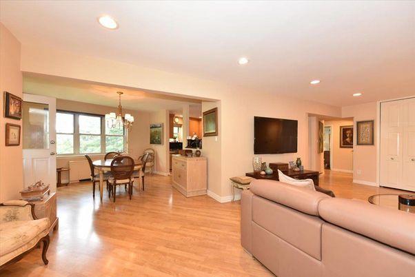 Chandelier, Dining room, Interior, Recessed Lighting, Wood Texture Flooring