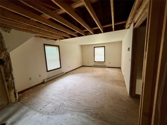 Empty room, Interior, Wooden Beams
