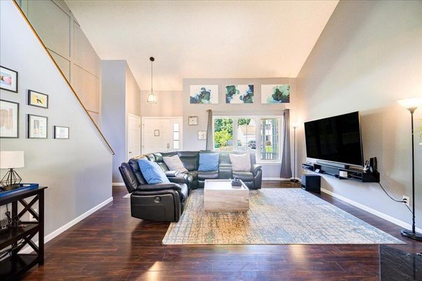 Interior, Living room, Pendant Lights, Wood Texture Flooring