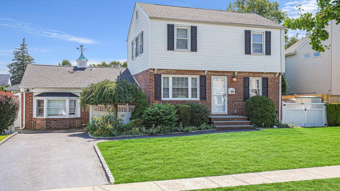 Exterior, Facade, Brick Facade, Cape Cod