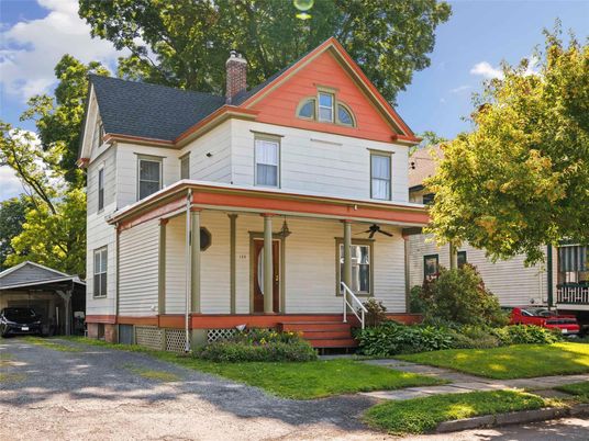 Exterior, Facade, Queen Anne Victorian