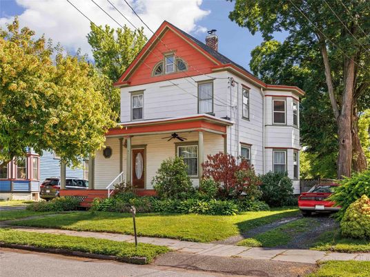 Exterior, Facade, Queen Anne Victorian