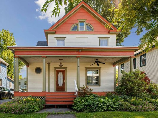 Exterior, Facade, Queen Anne Victorian