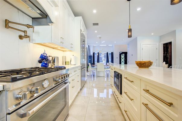 Dining room, Interior, Kitchen, Pendant Lights, Recessed Lighting, Stainless Steel Appliances
