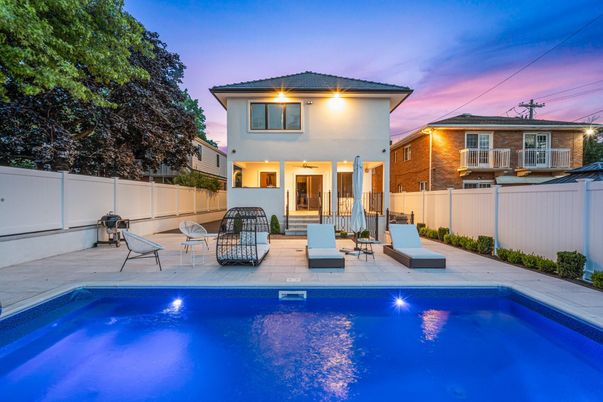 Exterior, Pool