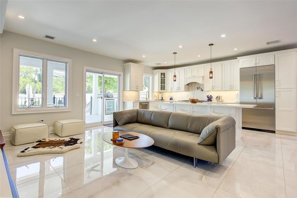 Interior, Kitchen, Living room, Pendant Lights, Recessed Lighting, Stainless Steel Appliances