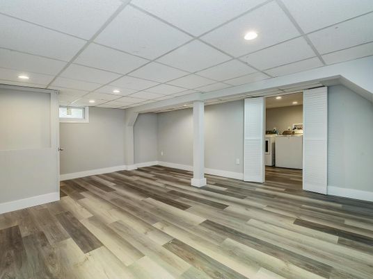 Empty room, Interior, Recessed Lighting, Wood Texture Flooring