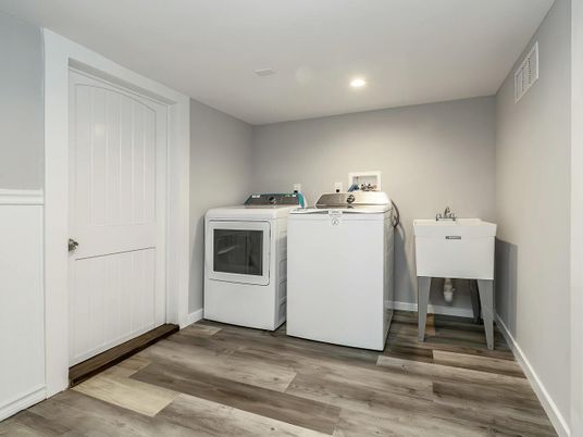 Interior, Recessed Lighting, Washer, Wood Texture Flooring