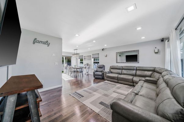 Dining room, Interior, Living room, Pendant Lights, Recessed Lighting, Wood Texture Flooring