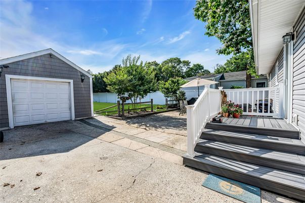 Detached Garage, Exterior