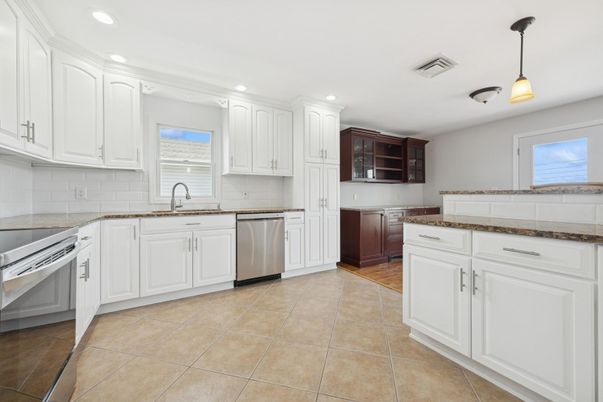 Interior, Kitchen, Pendant Lights, Recessed Lighting, Stainless Steel Appliances