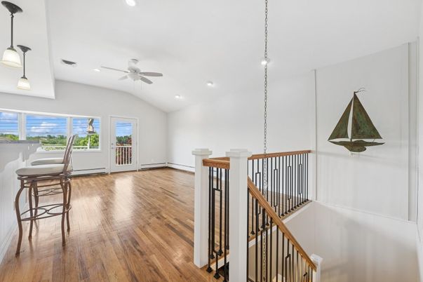 Interior, Pendant Lights, Recessed Lighting, Wood Texture Flooring