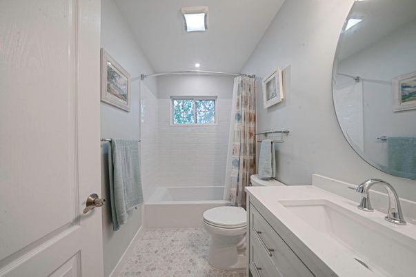 Bathroom, Interior, Recessed Lighting