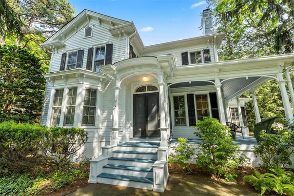 Exterior, Facade, Queen Anne Victorian