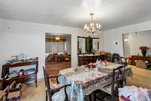 Chandelier, Dining room, Interior, Living room