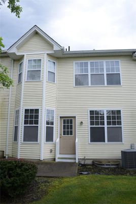 Exterior, Facade, Rowhouse