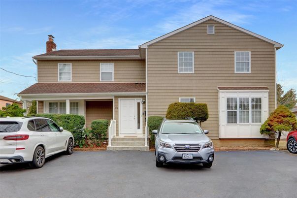 Exterior, Facade, American Craftsman