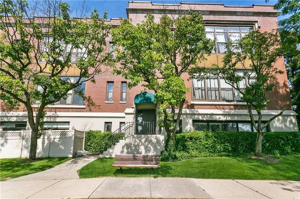 Exterior, Facade, Brick Facade, Rowhouse