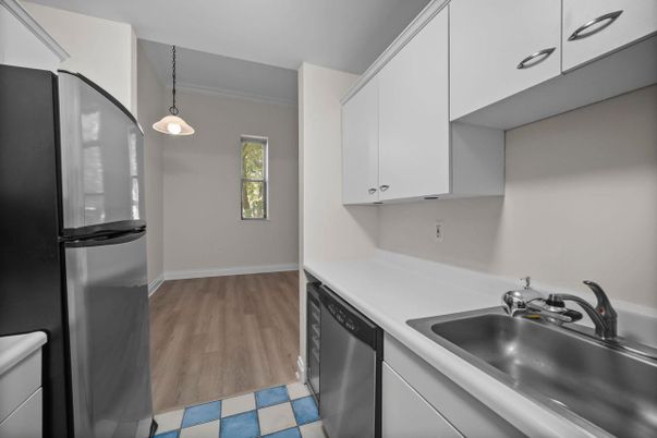 Interior, Kitchen, Pendant Lights, Wood Texture Flooring